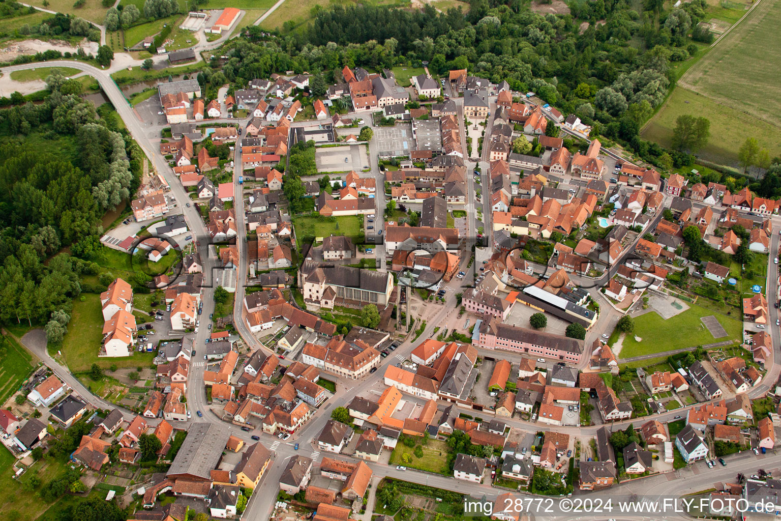 Enregistrement par drone de Seltz dans le département Bas Rhin, France