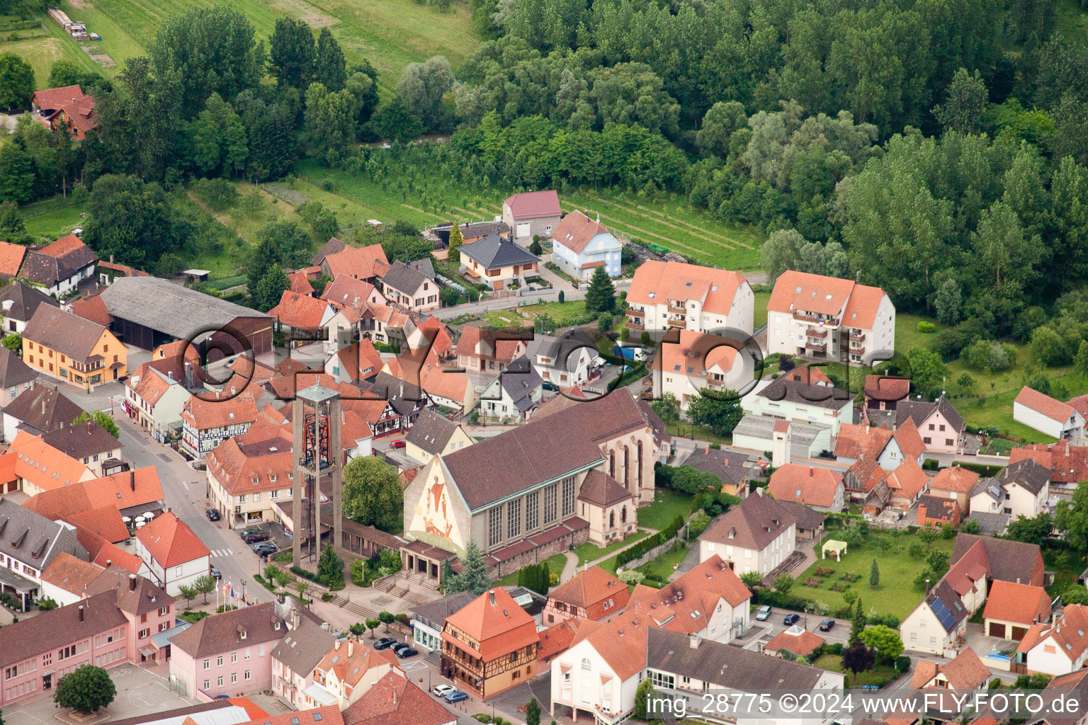 Seltz dans le département Bas Rhin, France du point de vue du drone