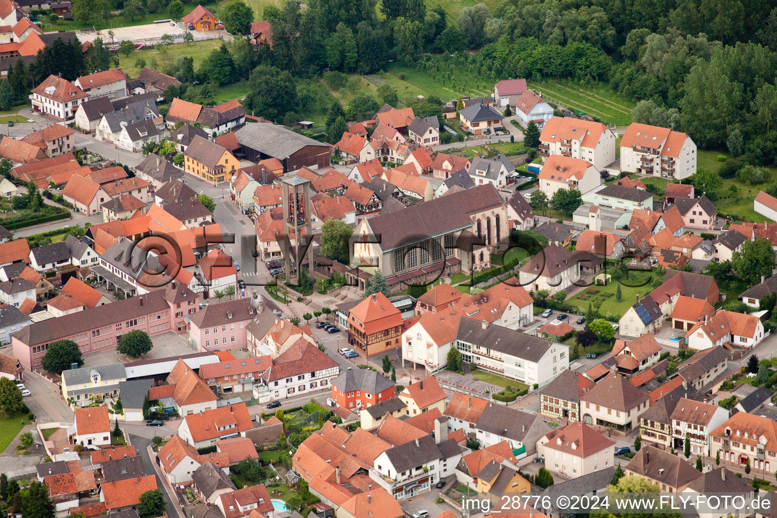 Seltz dans le département Bas Rhin, France d'un drone