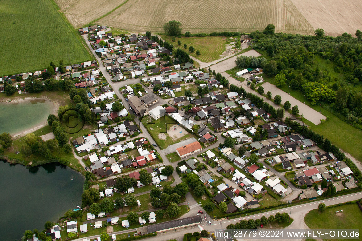 Vue aérienne de Camping Les Peupliers à Beinheim dans le département Bas Rhin, France