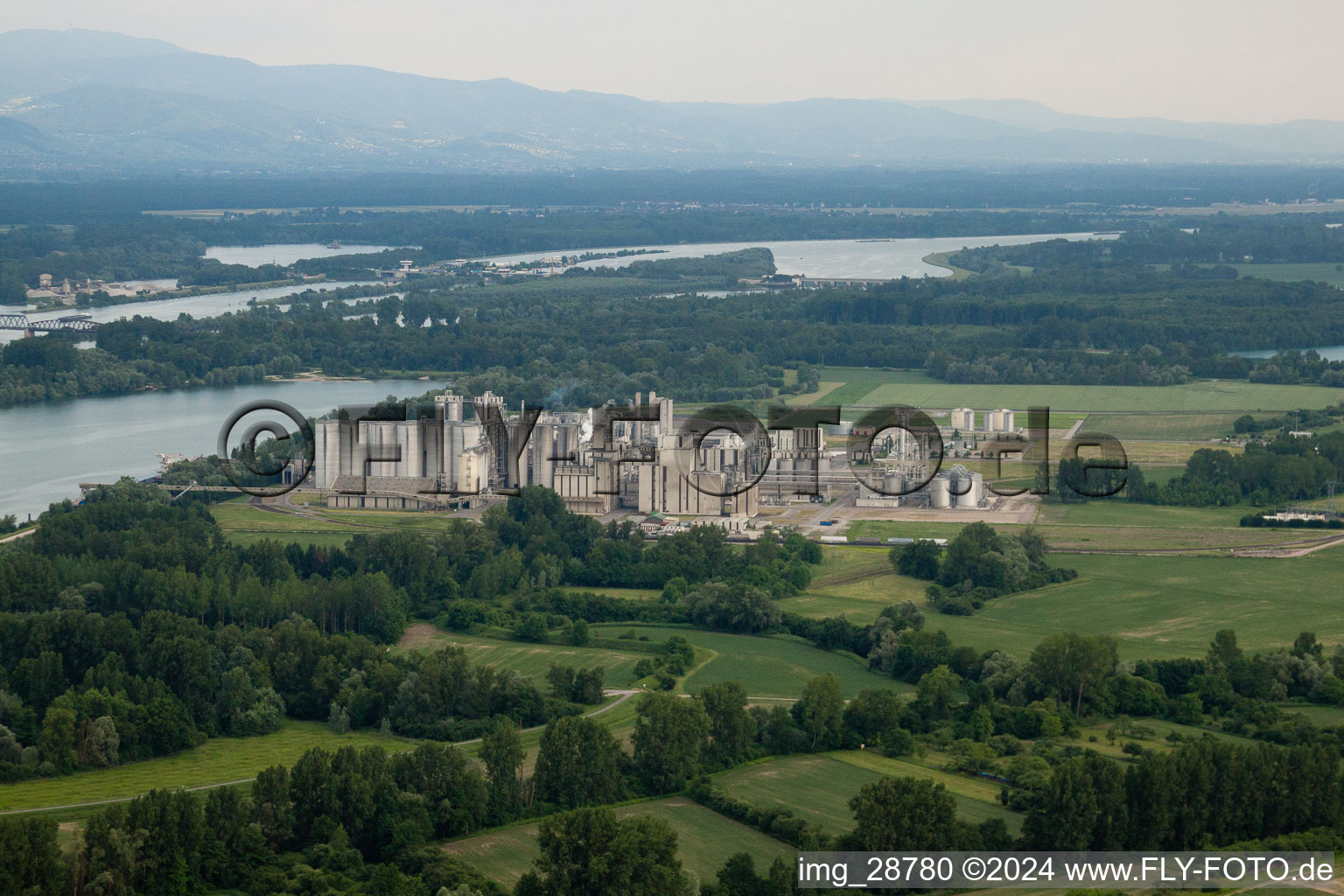 Vue aérienne de Dow Chimie à Beinheim dans le département Bas Rhin, France