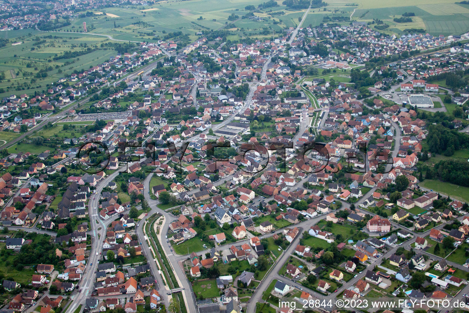 Photographie aérienne de Herrlisheim dans le département Bas Rhin, France