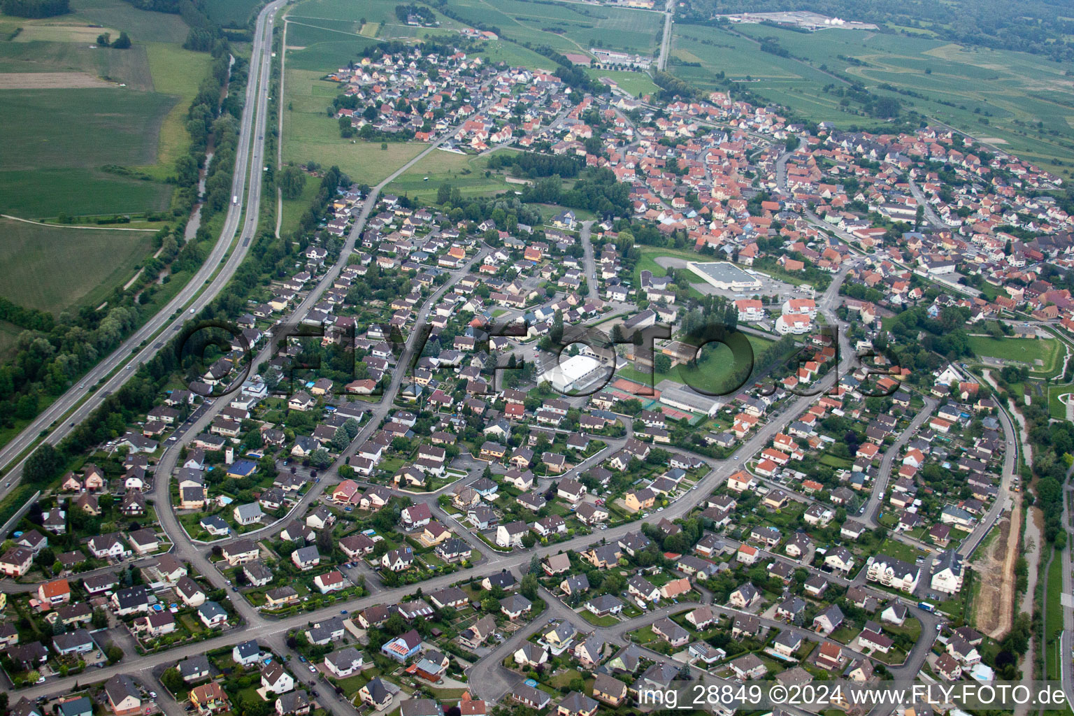 Vue oblique de Herrlisheim dans le département Bas Rhin, France