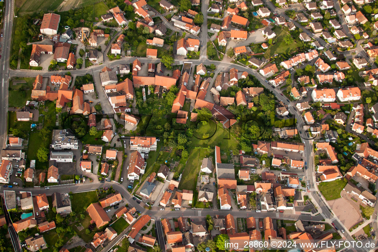 Vue aérienne de Vue sur le village à Kilstett dans le département Bas Rhin, France