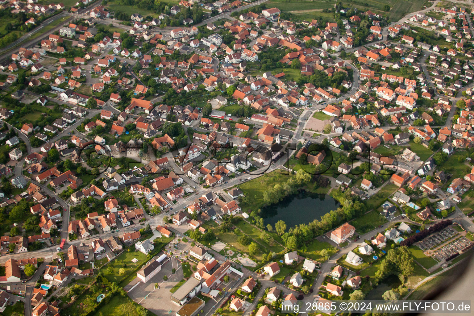 Vue aérienne de Vue sur le village à Kilstett dans le département Bas Rhin, France