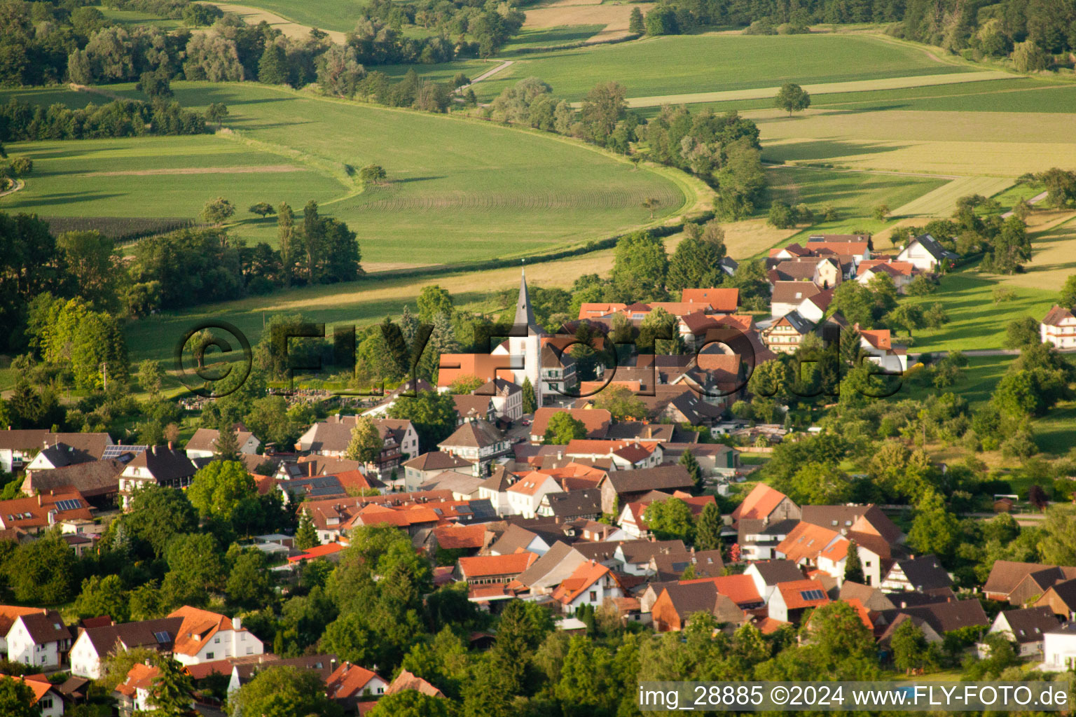 Vue aérienne de Vue sur le village à le quartier Diersheim in Rheinau dans le département Bade-Wurtemberg, Allemagne