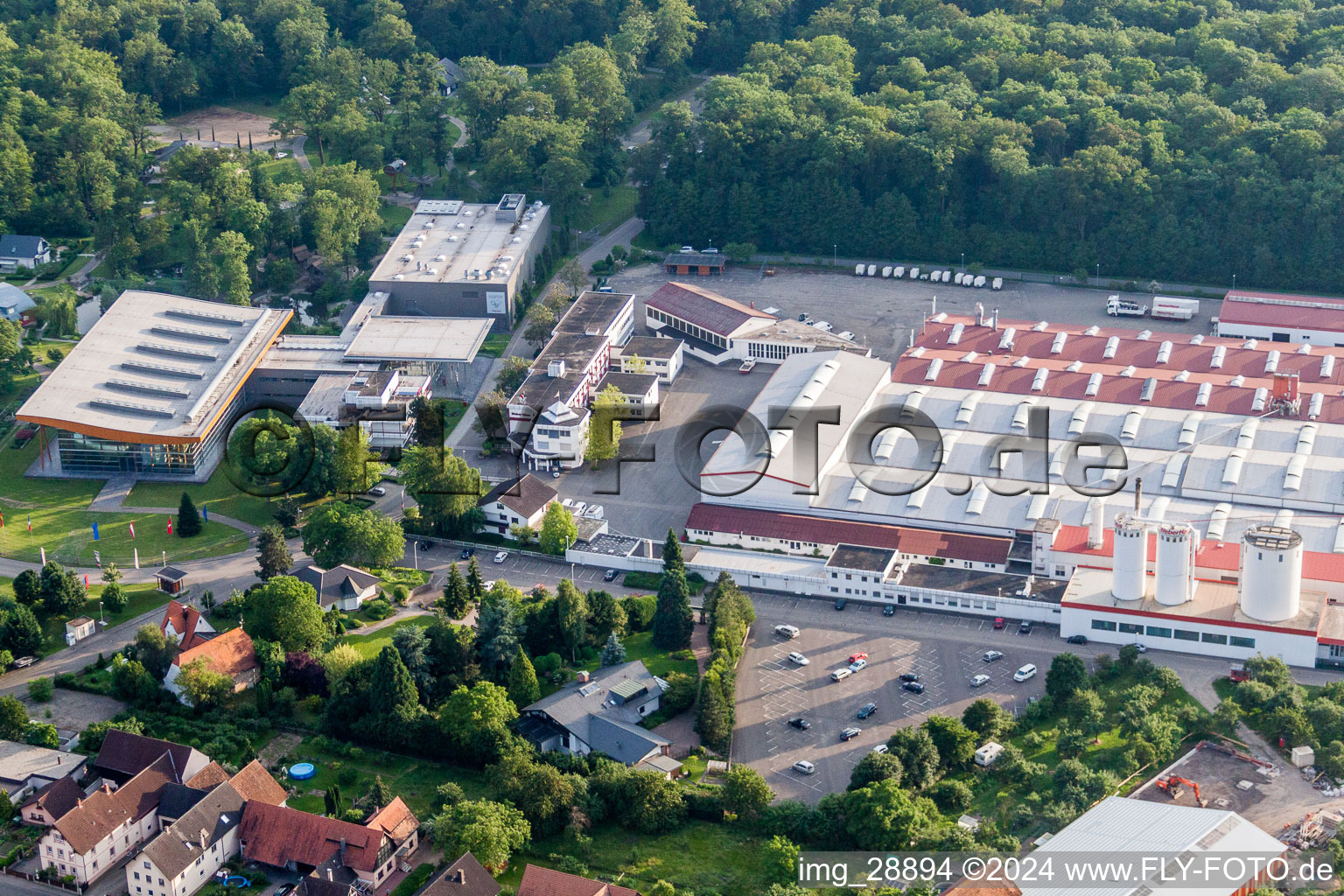 Vue aérienne de Site de l'usine WeberHaus GmbH & Co. KG à le quartier Linx in Rheinau dans le département Bade-Wurtemberg, Allemagne