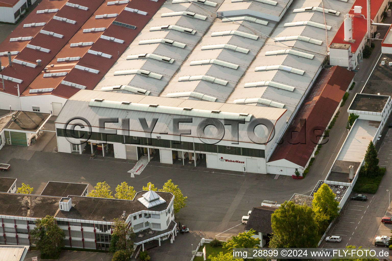 Photographie aérienne de Site de l'usine WeberHaus GmbH & Co. KG à le quartier Linx in Rheinau dans le département Bade-Wurtemberg, Allemagne