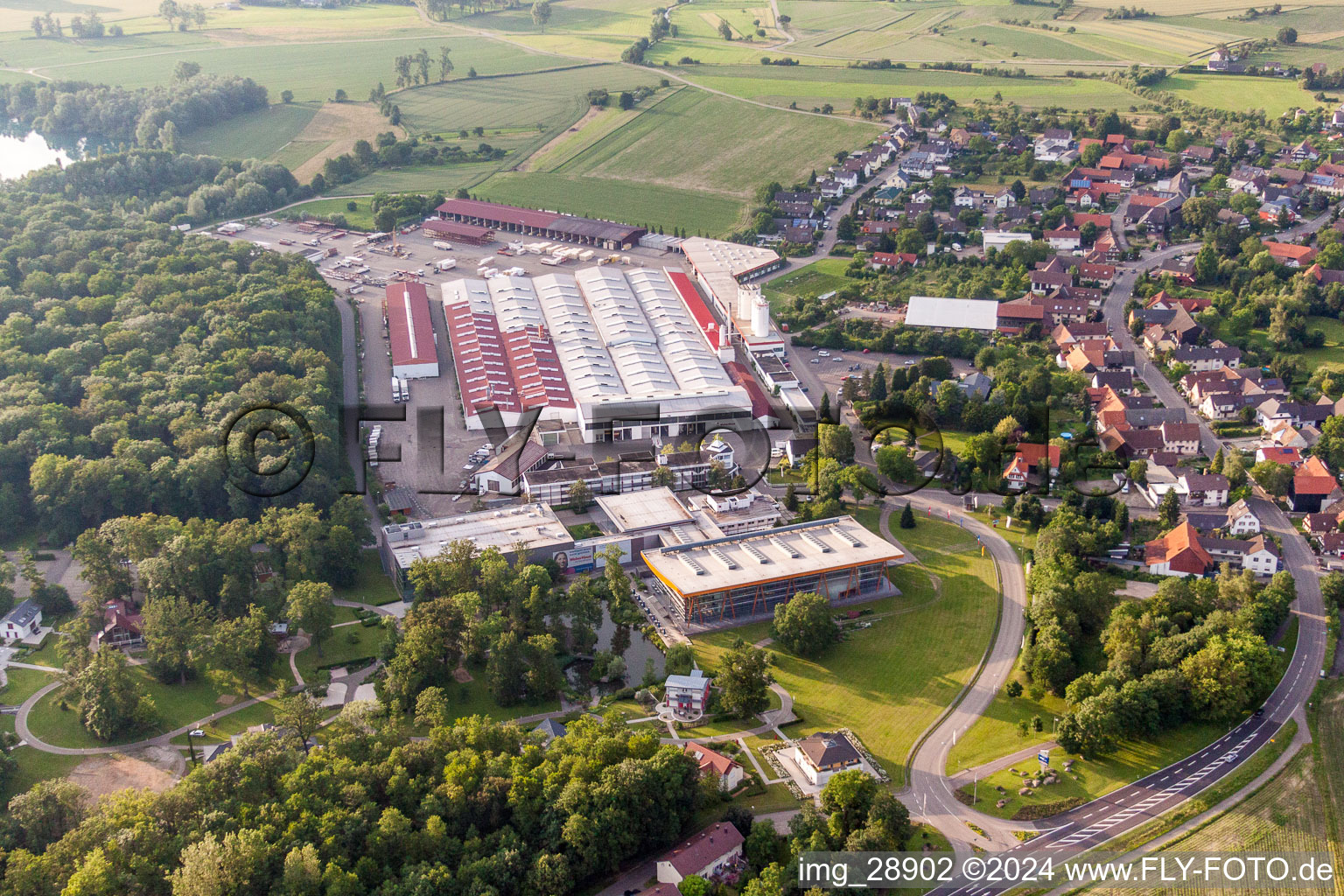 Site de l'usine WeberHaus GmbH & Co. KG à le quartier Linx in Rheinau dans le département Bade-Wurtemberg, Allemagne d'en haut