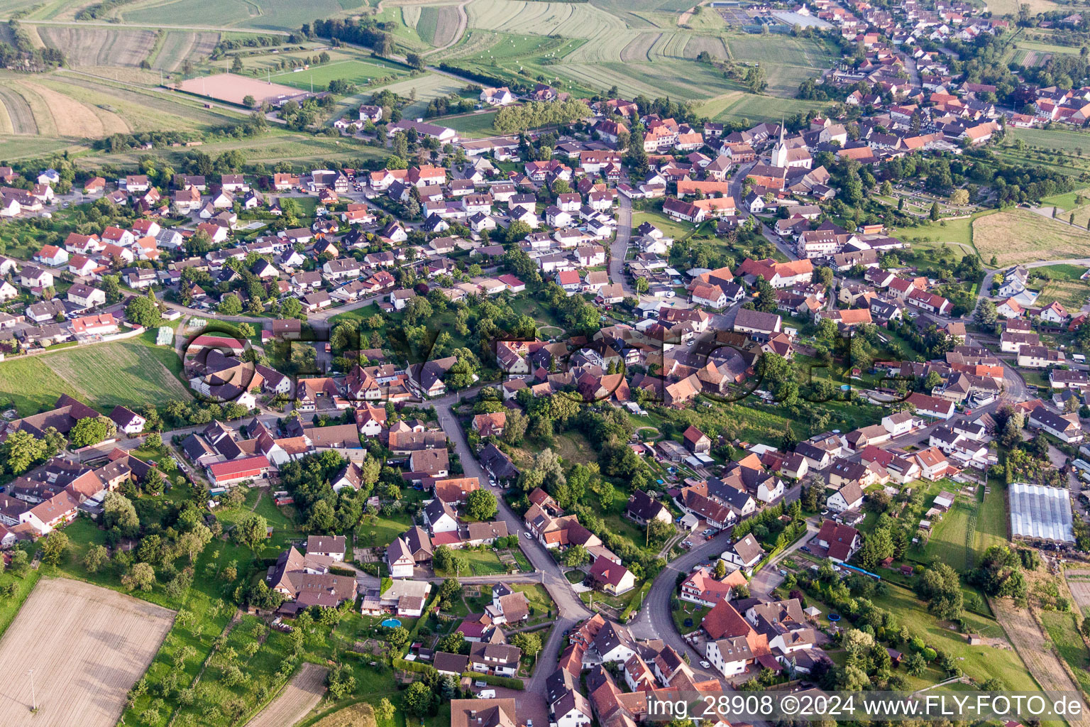 Vue oblique de Vue sur le village à le quartier Legelshurst in Willstätt dans le département Bade-Wurtemberg, Allemagne