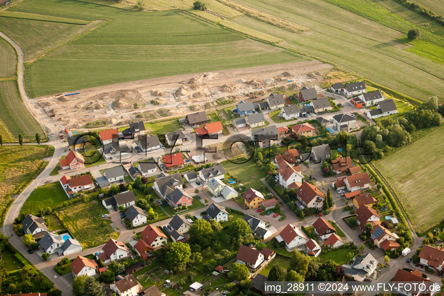 Vue aérienne de Nouvelle zone de développement Ulmenweg à le quartier Legelshurst in Willstätt dans le département Bade-Wurtemberg, Allemagne