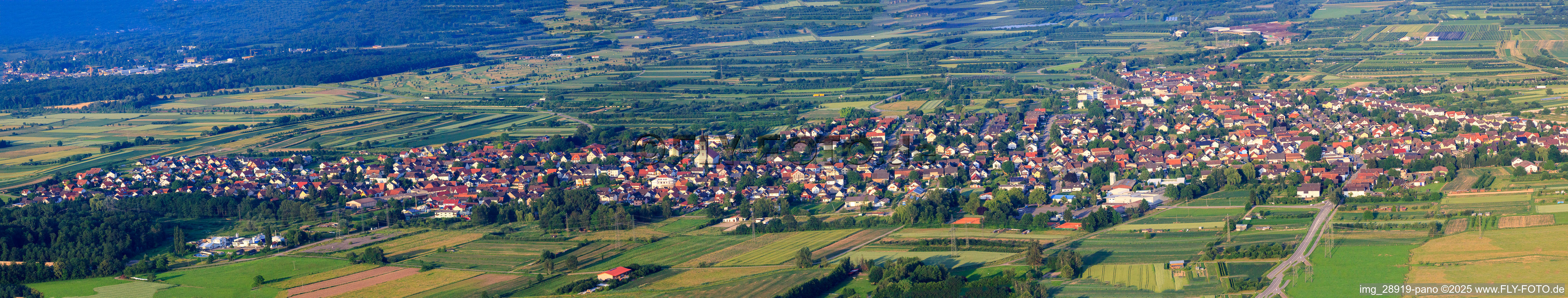 Vue aérienne de Panorama de la ville depuis l'ouest à le quartier Urloffen in Appenweier dans le département Bade-Wurtemberg, Allemagne