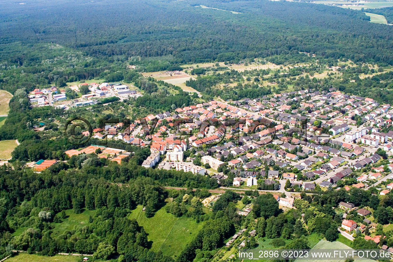 Vue aérienne de Sud à Jockgrim dans le département Rhénanie-Palatinat, Allemagne