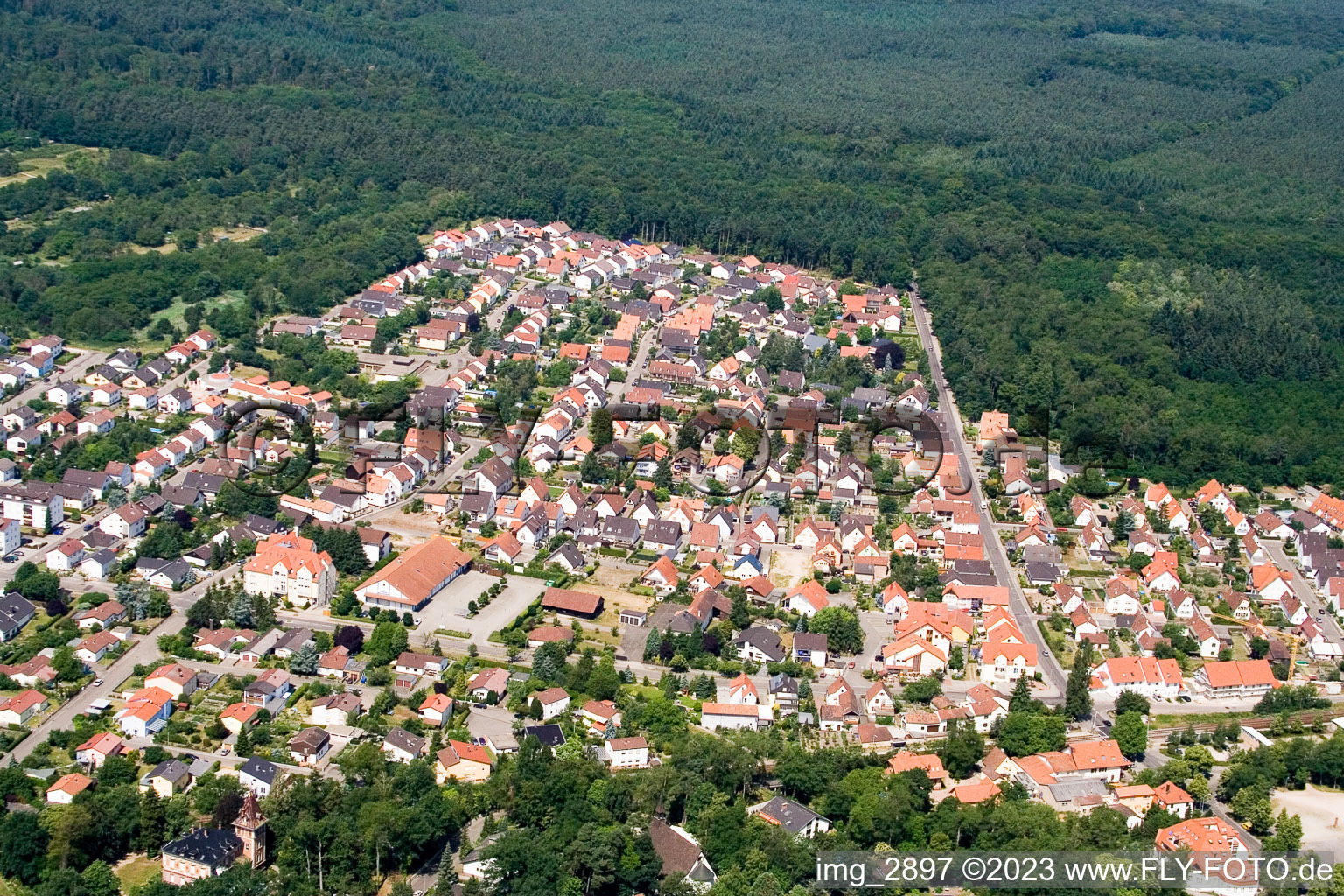 Vue aérienne de Sud à Jockgrim dans le département Rhénanie-Palatinat, Allemagne