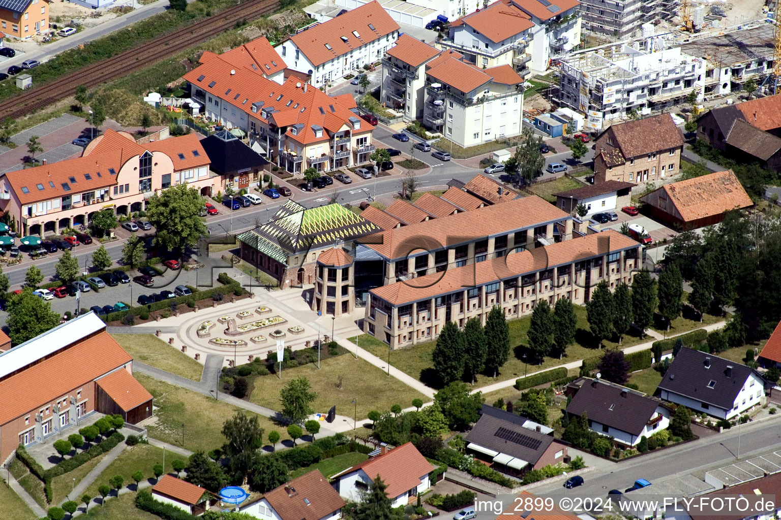 Vue aérienne de Ensemble de bâtiments du musée de la briqueterie Musée de l'ancienne briqueterie Ludovici à Jockgrim dans le département Rhénanie-Palatinat, Allemagne