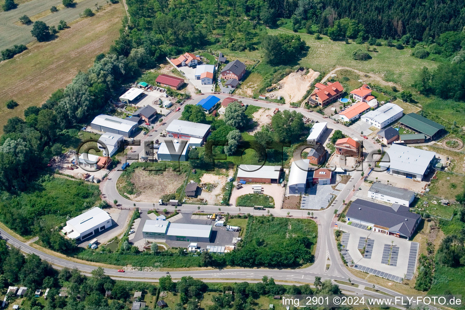 Vue aérienne de Zone commerciale et établissement d'entreprises Sud / Mittelwegring dans la zone industrielle de Wörth-Oberwald à Jockgrim dans le département Rhénanie-Palatinat, Allemagne