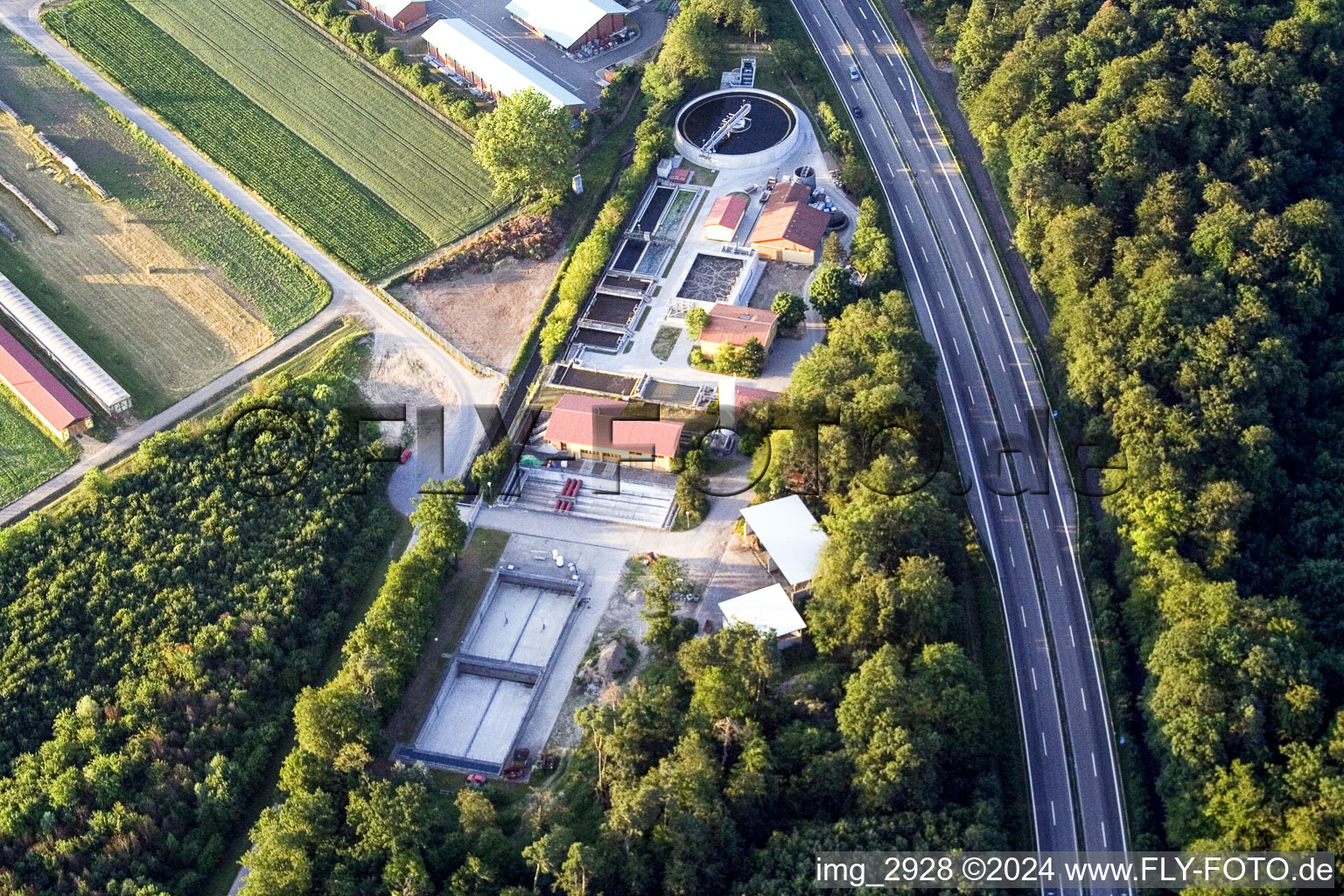 Vue oblique de Usine de traitement des eaux usées à Kandel dans le département Rhénanie-Palatinat, Allemagne