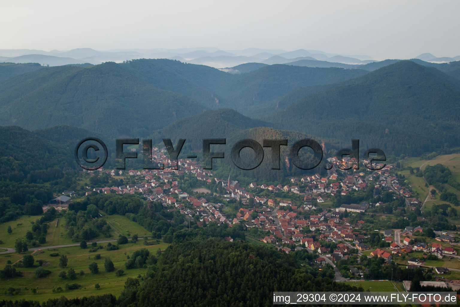 Vue d'oiseau de Dahn dans le département Rhénanie-Palatinat, Allemagne