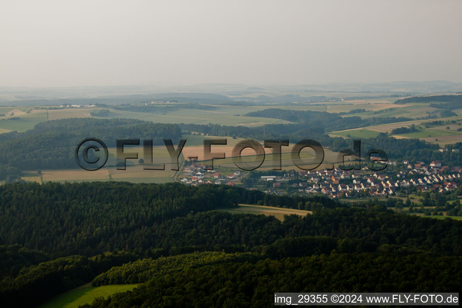 Vue aérienne de Nünschweiler dans le département Rhénanie-Palatinat, Allemagne