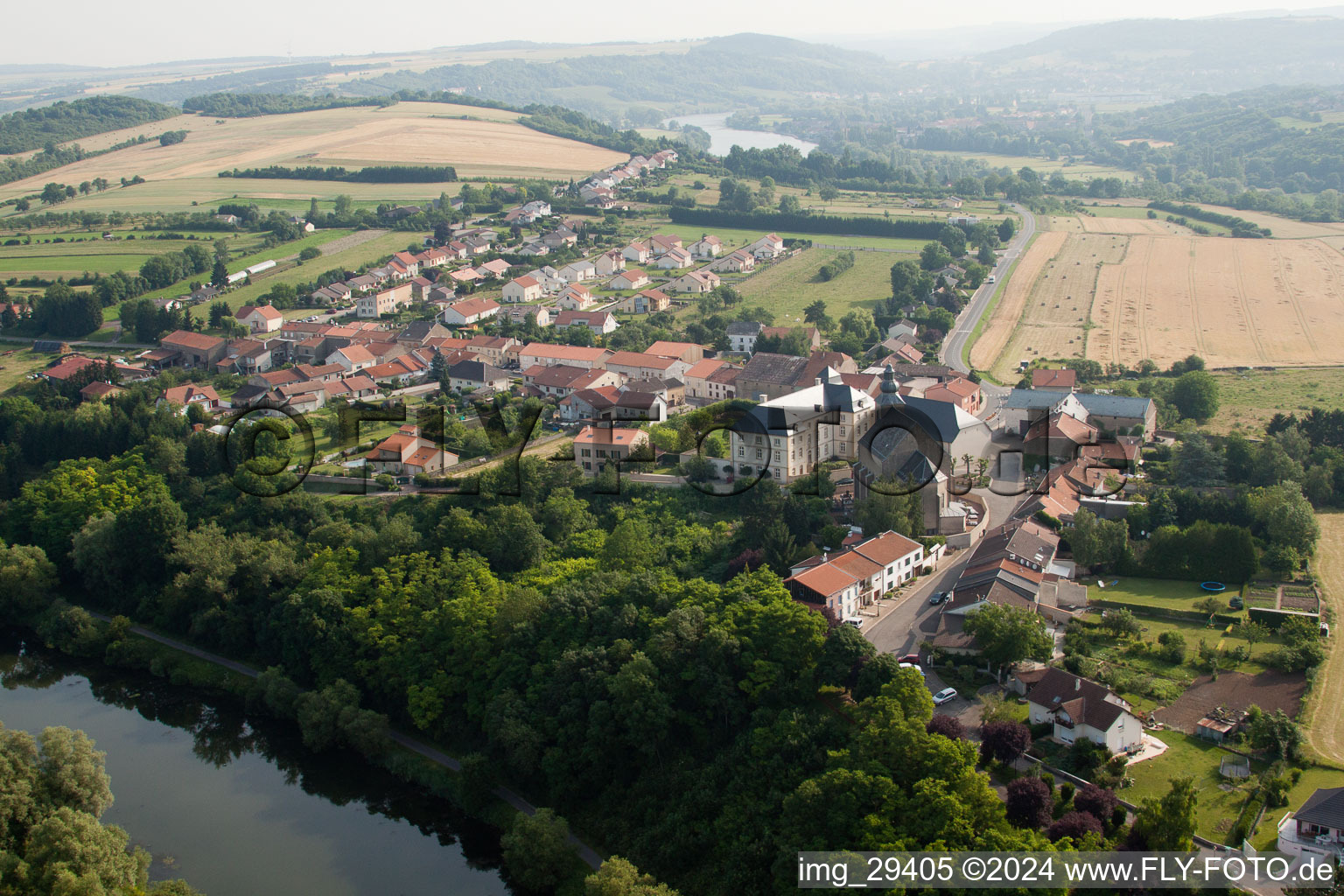 Vue aérienne de Les berges de la Moselle à Berg-sur-Moselle dans le département Moselle, France