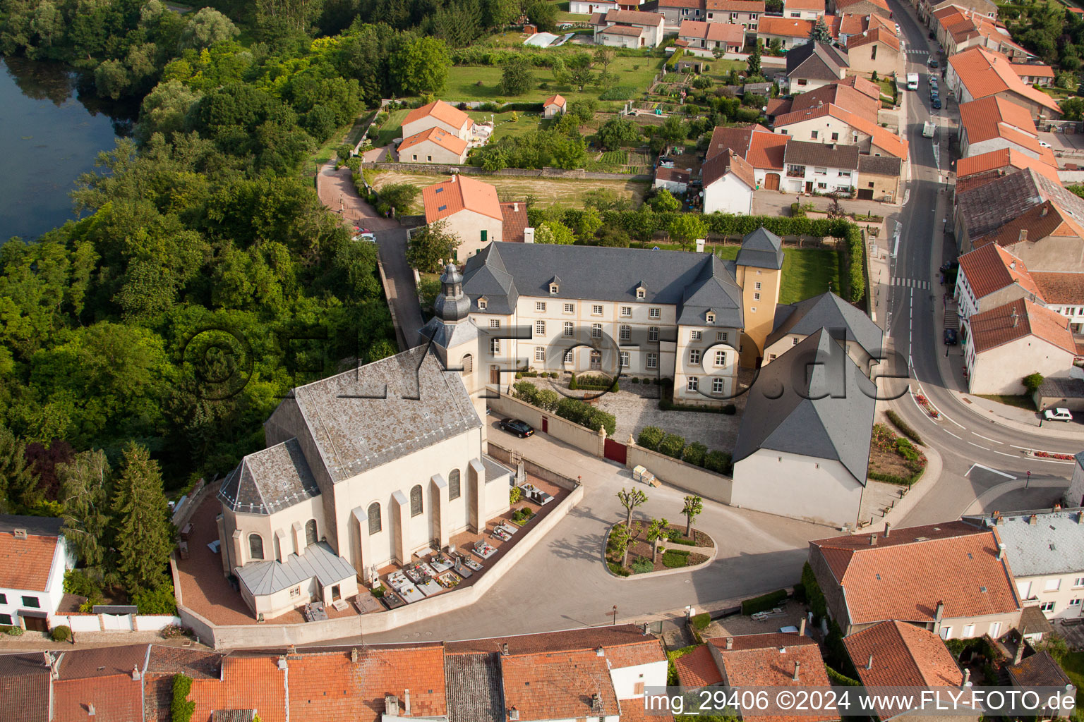 Vue aérienne de Berg-sur-Moselle dans le département Moselle, France