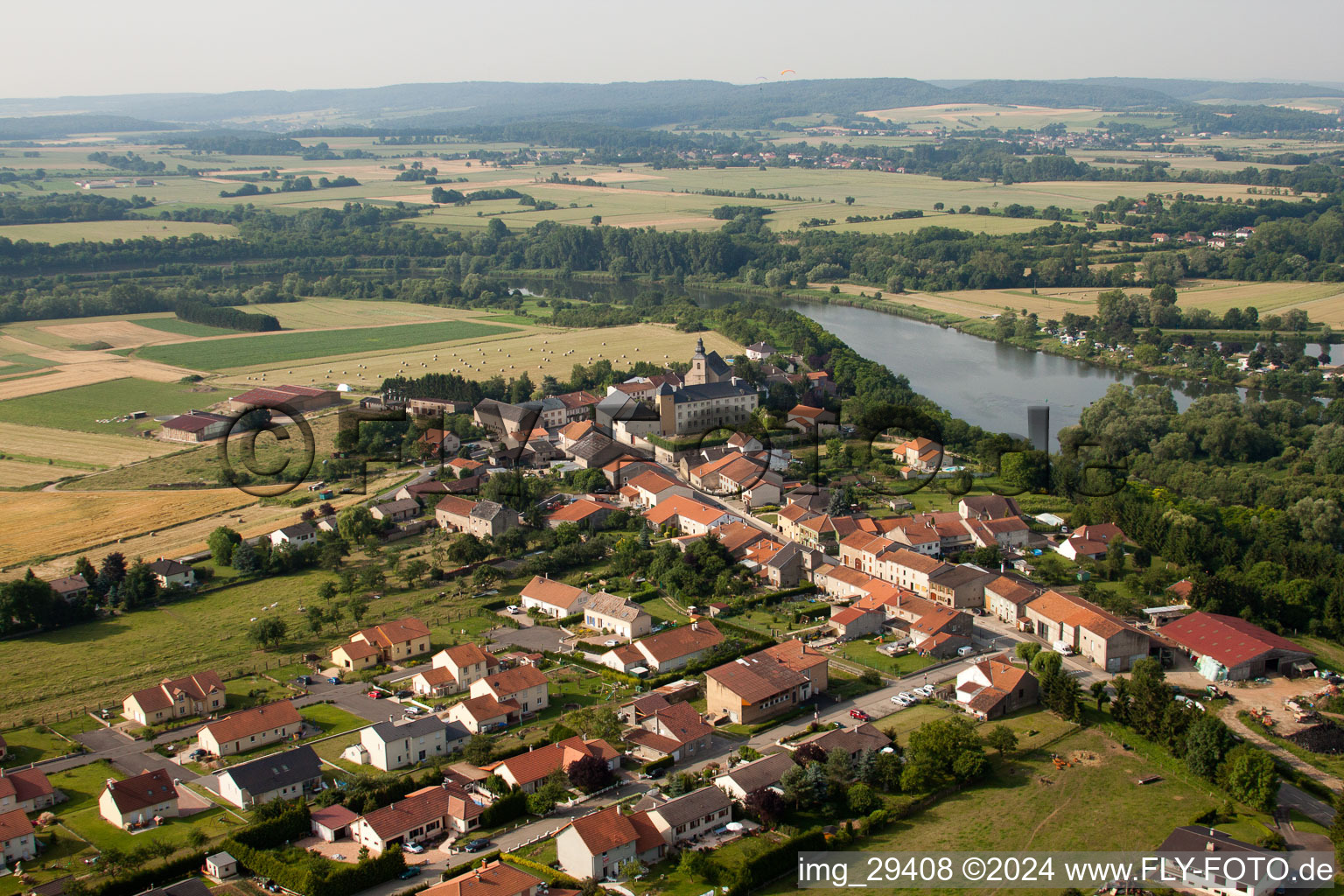 Vue aérienne de Vue sur le village à Haute-Kontz dans le département Moselle, France