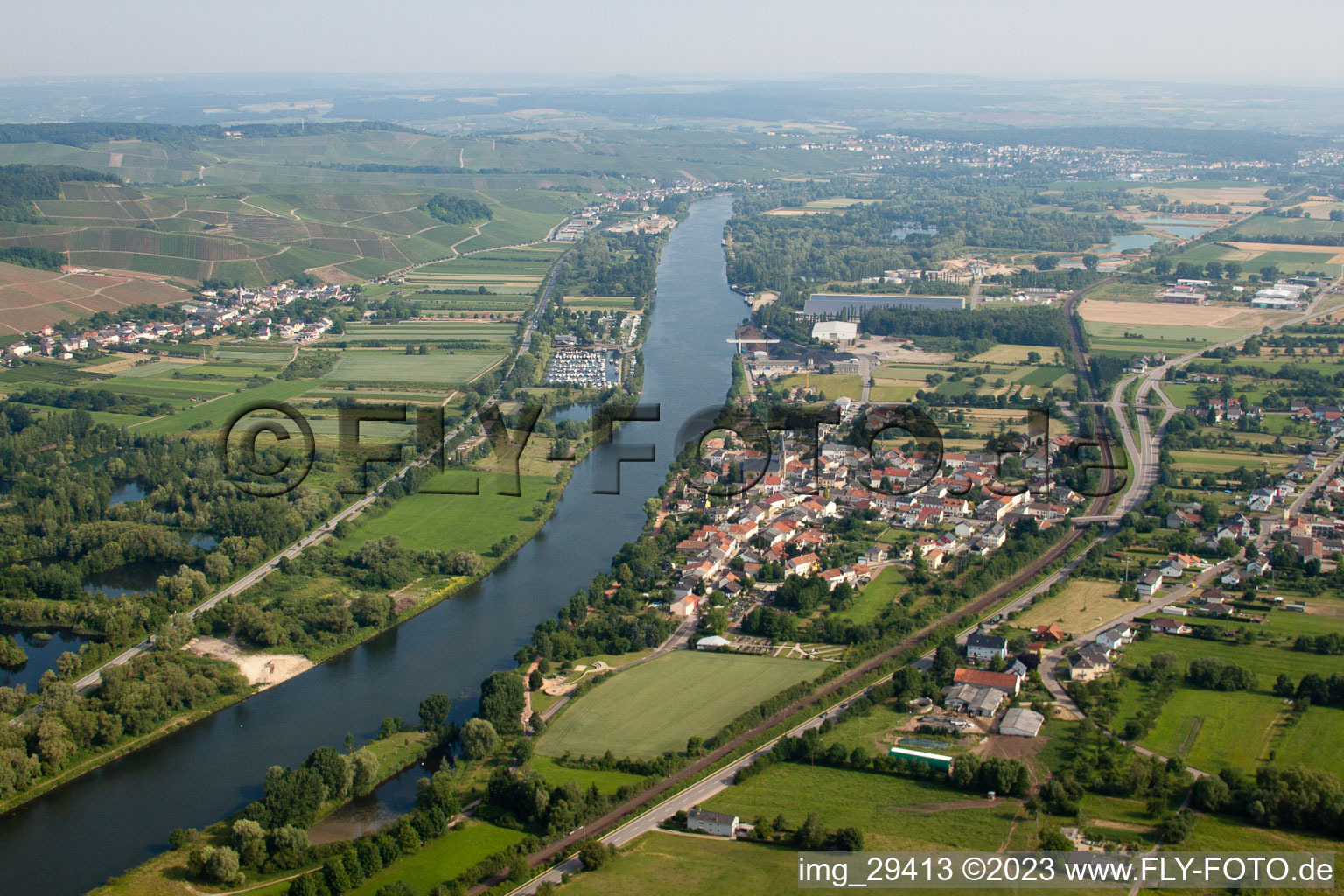 Vue aérienne de Besch dans le département Rhénanie-Palatinat, Allemagne