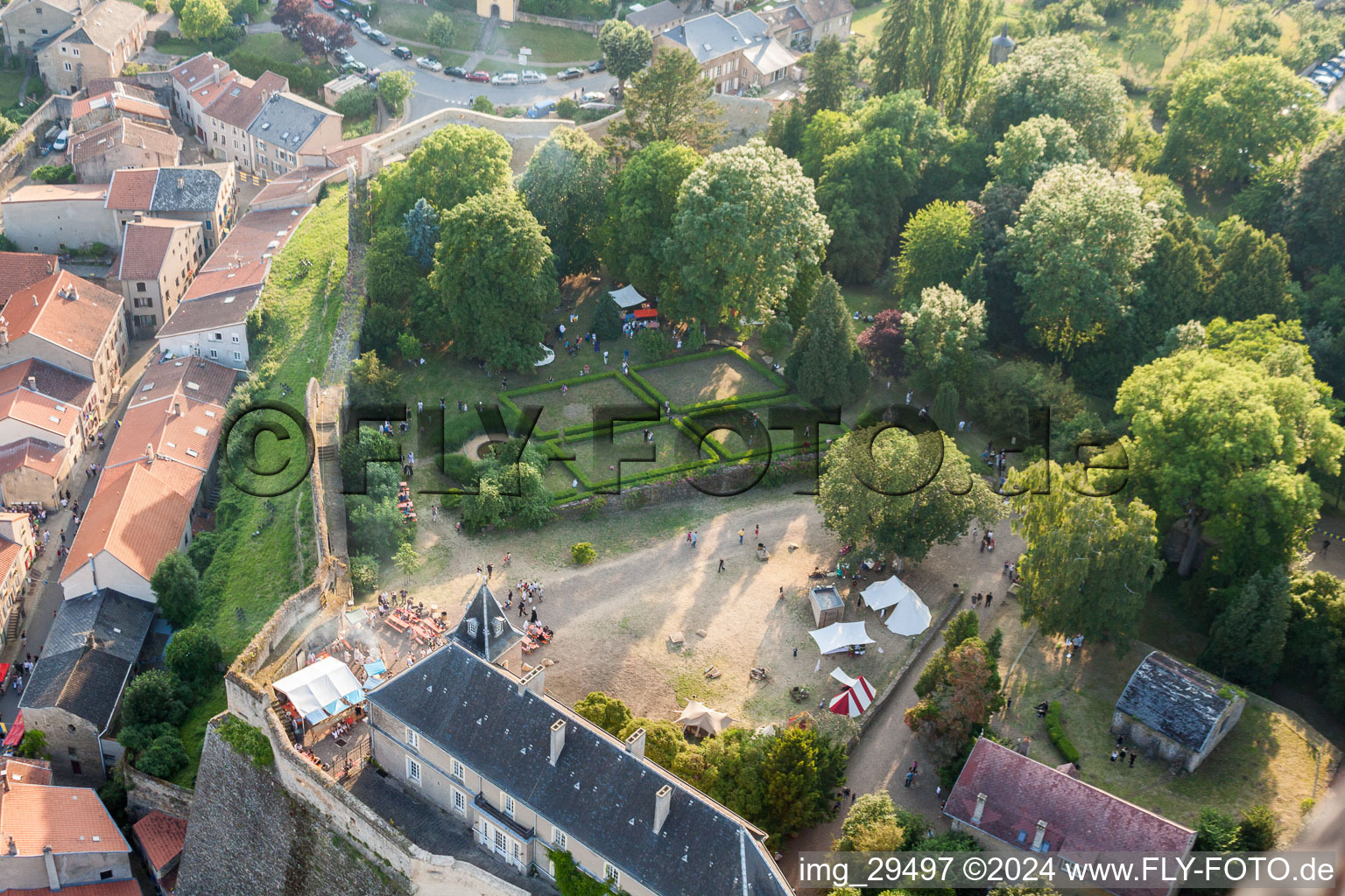 Complexe du château du Veste Fort Rodemack à Rodemack dans le département Moselle, France d'en haut