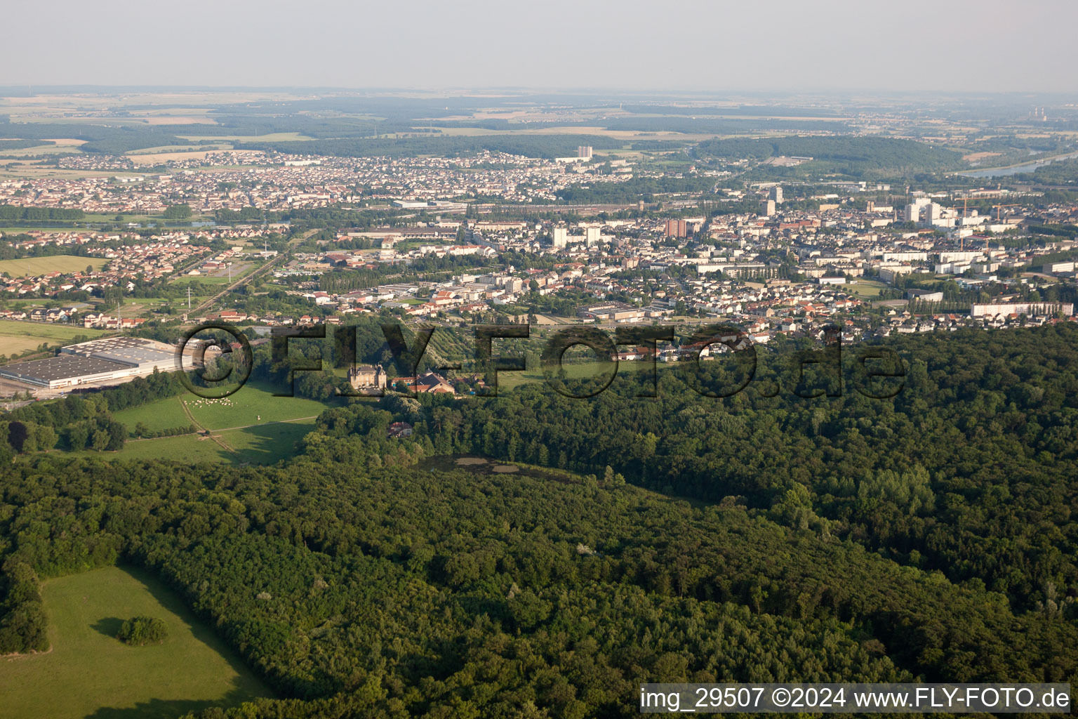 Vue aérienne de Thionville dans le département Moselle, France