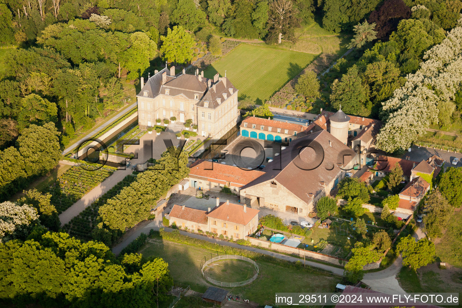 Photographie aérienne de Château de La Grange à Manom dans le département Moselle, France