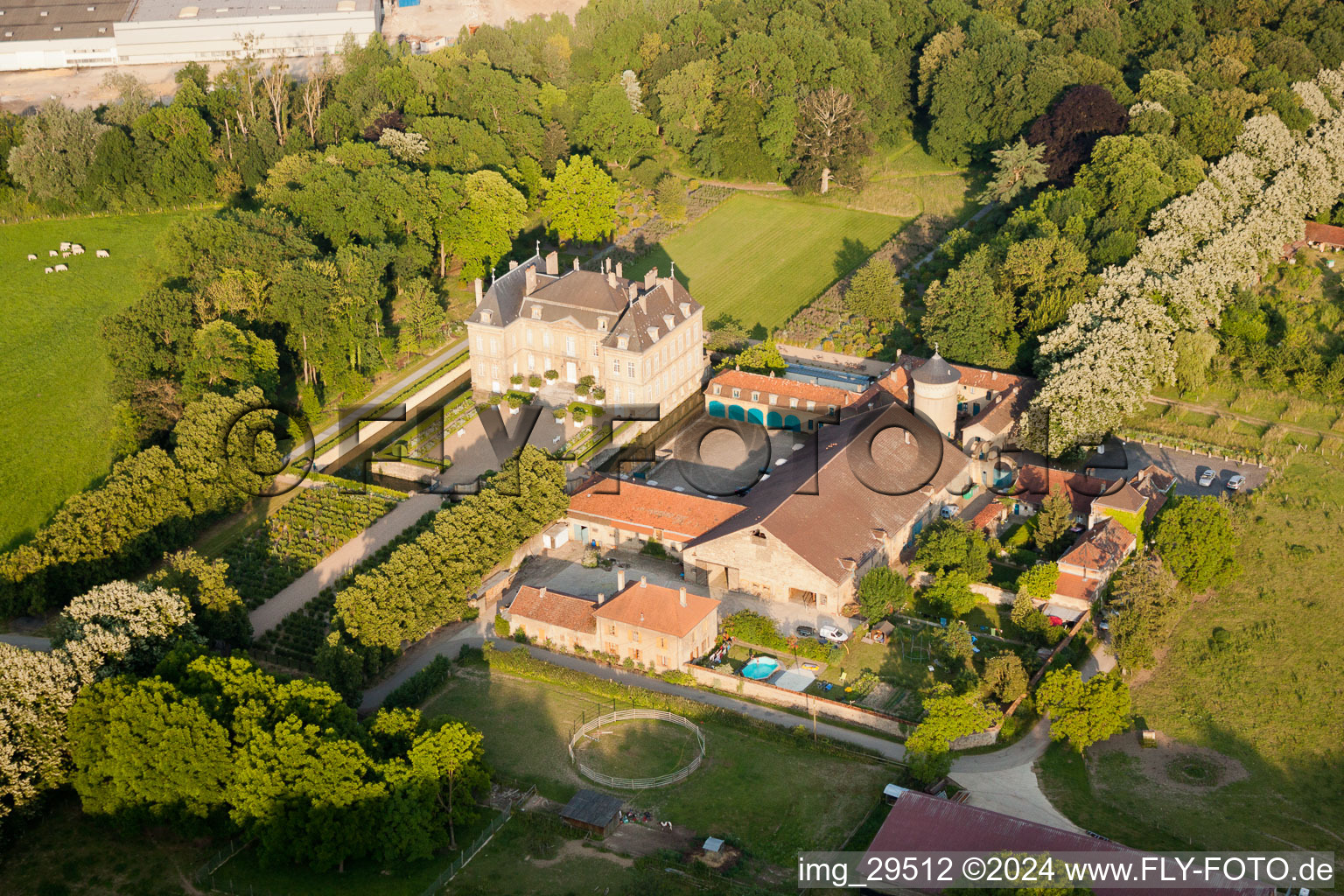 Vue oblique de Château de La Grange à Manom dans le département Moselle, France