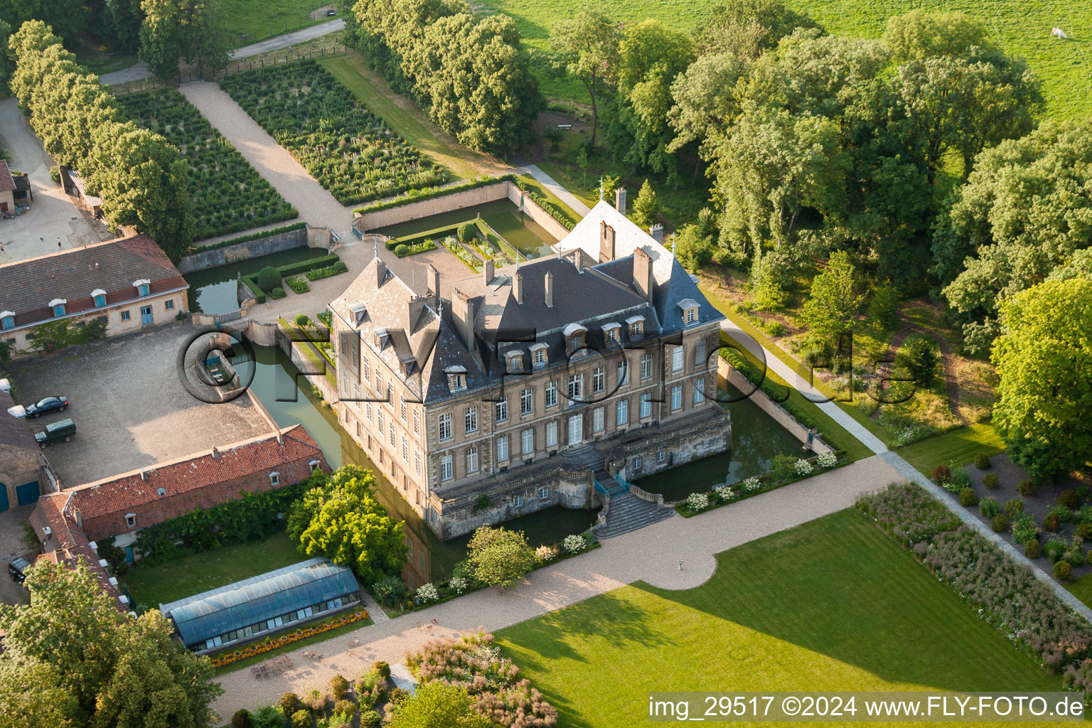 Vue oblique de Château La Grange à Manom dans le département Moselle, France