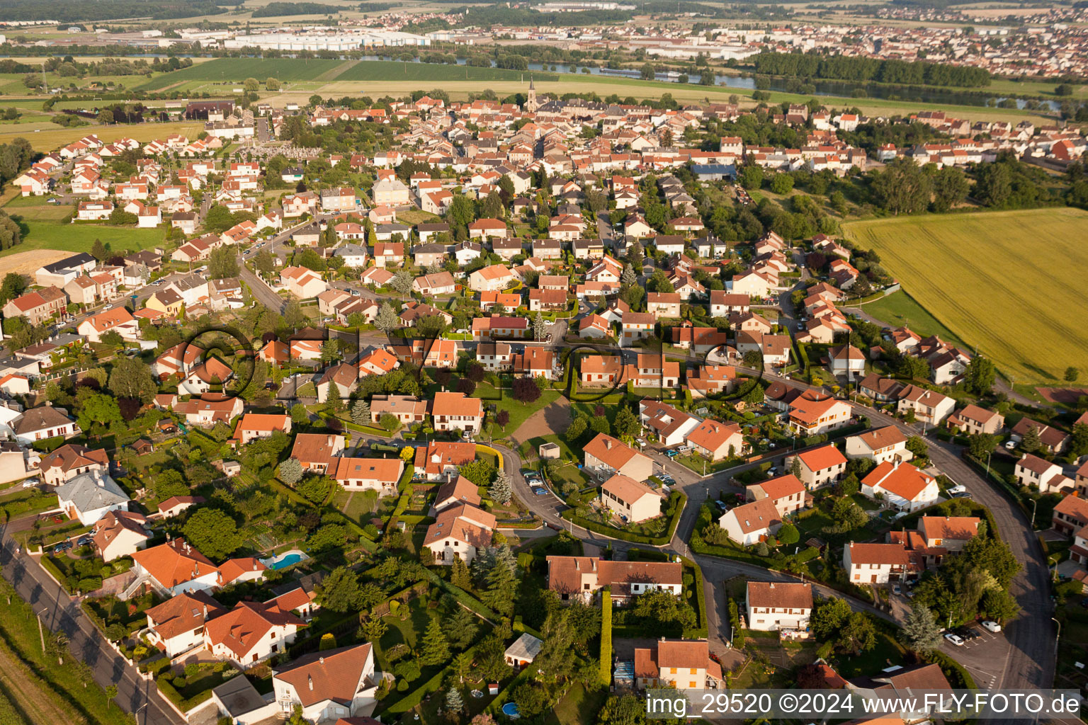 Vue aérienne de Manom dans le département Moselle, France