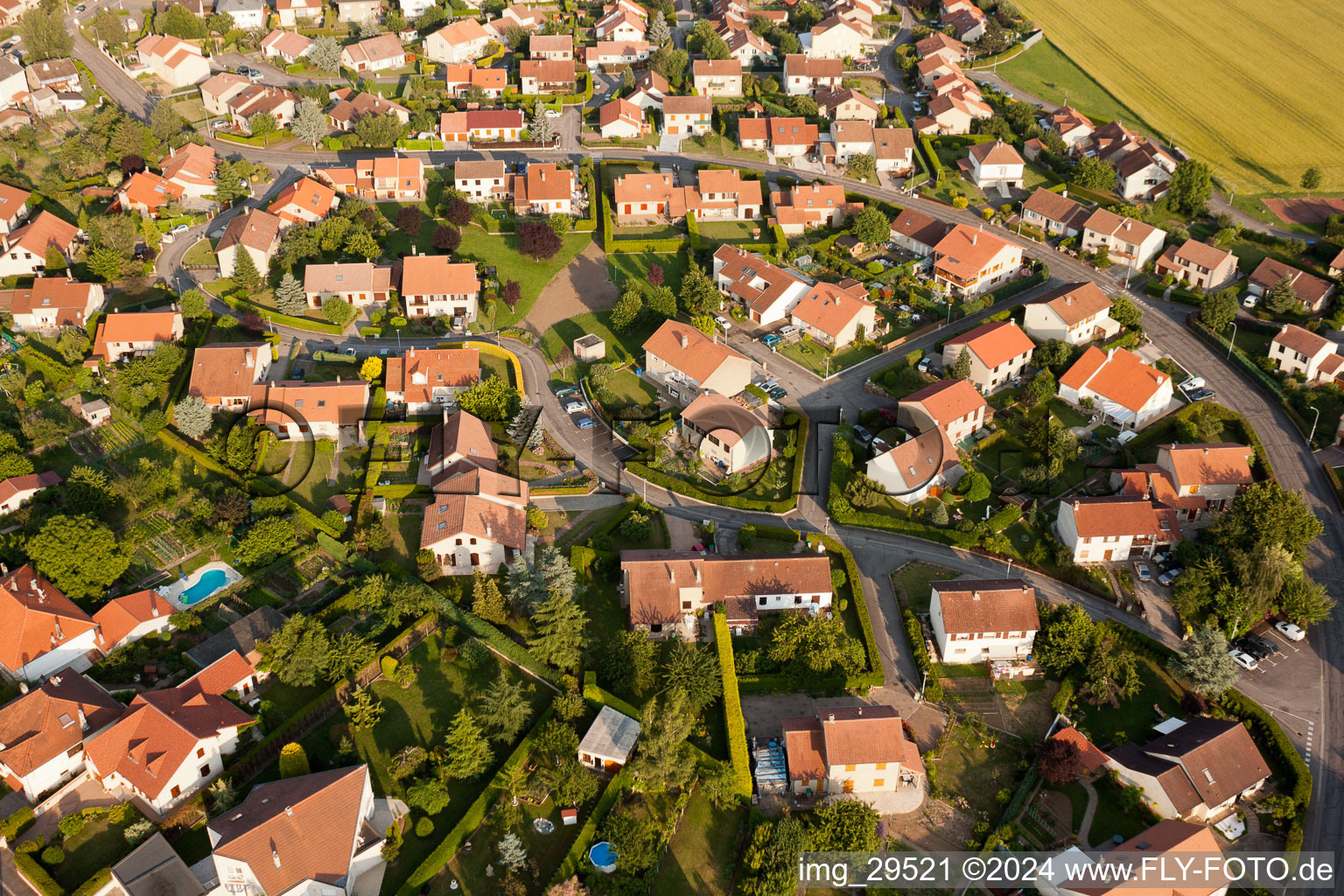 Vue aérienne de Manom dans le département Moselle, France