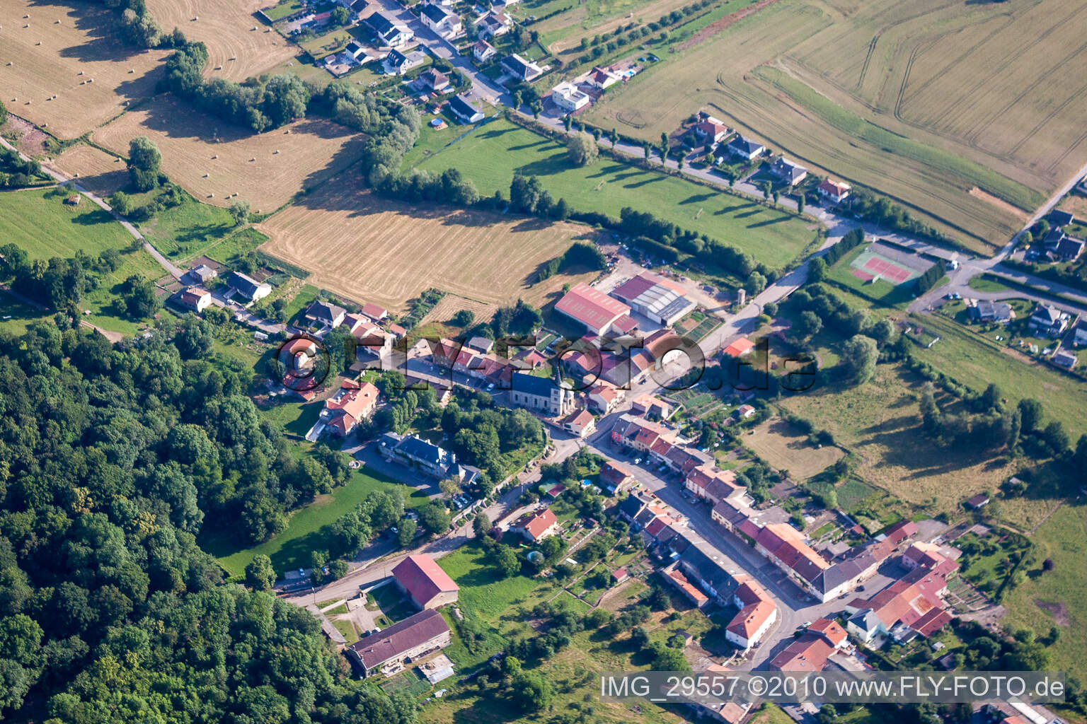 Vue aérienne de Inglange dans le département Moselle, France