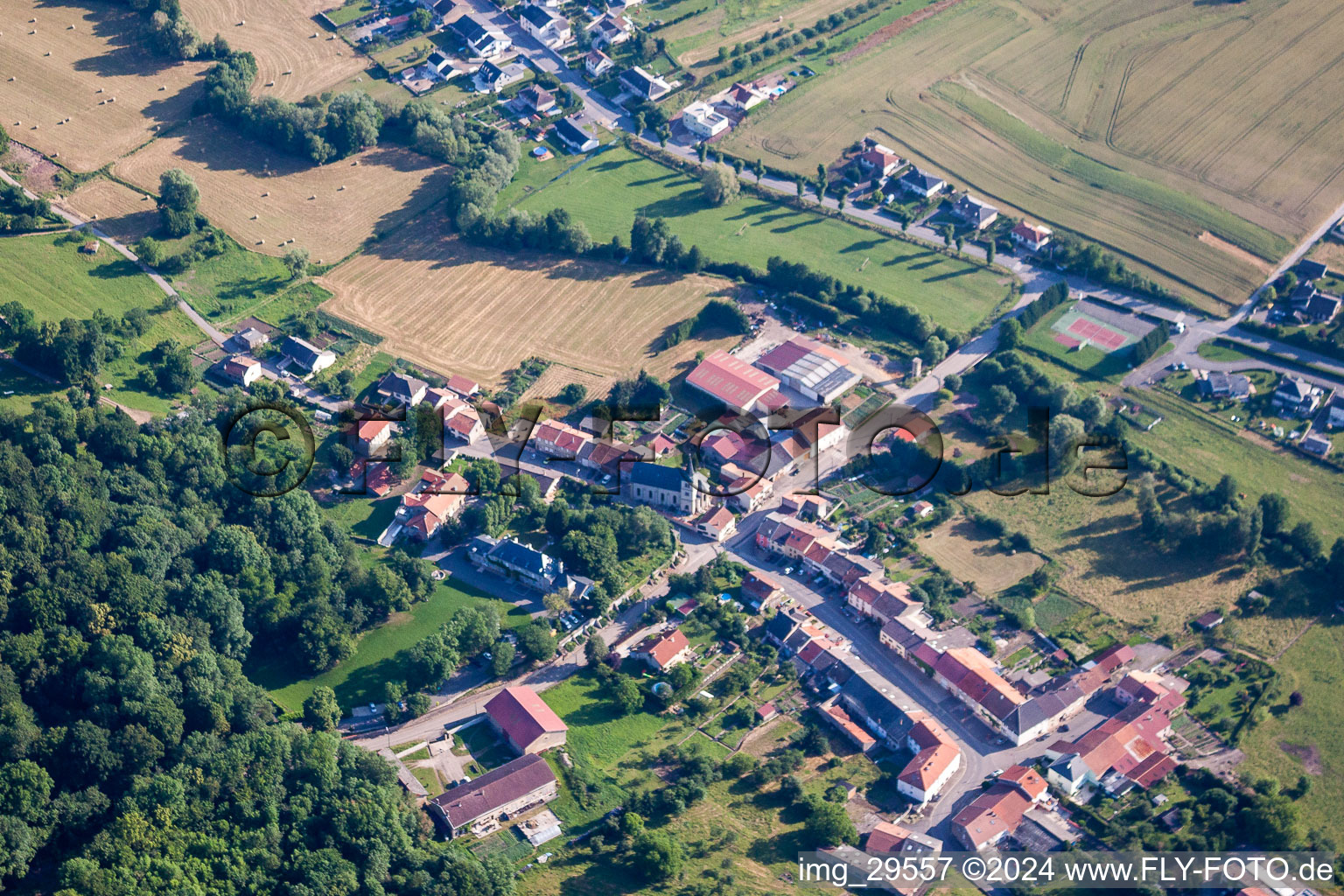 Vue aérienne de Inglange dans le département Moselle, France