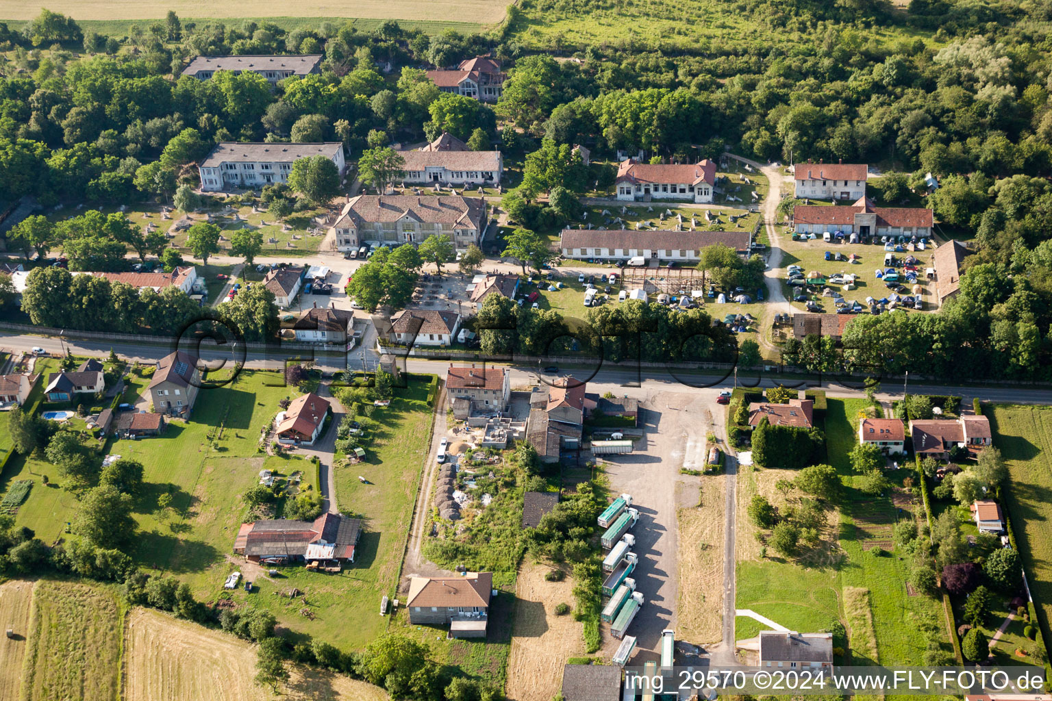 Vue aérienne de Zone de peuplement à Veckring dans le département Moselle, France