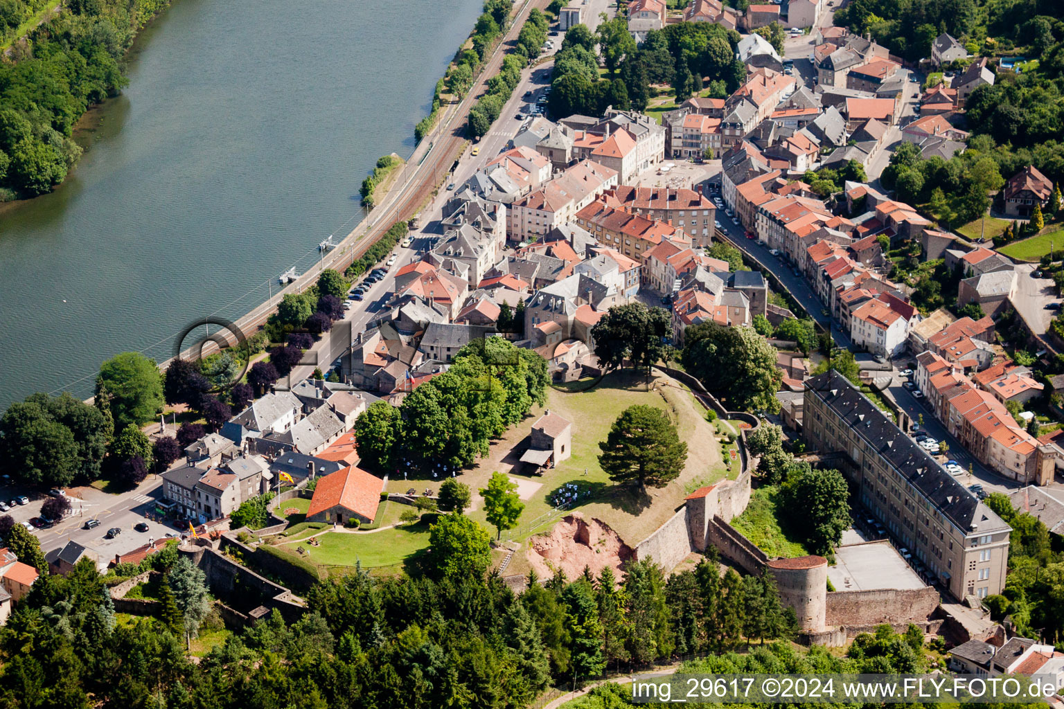 Vue aérienne de Sierck-les-Bains dans le département Moselle, France