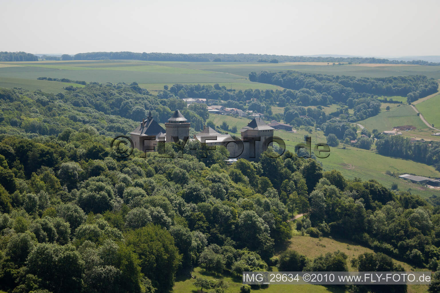 Photographie aérienne de Château Mensberg à Manderen dans le département Moselle, France