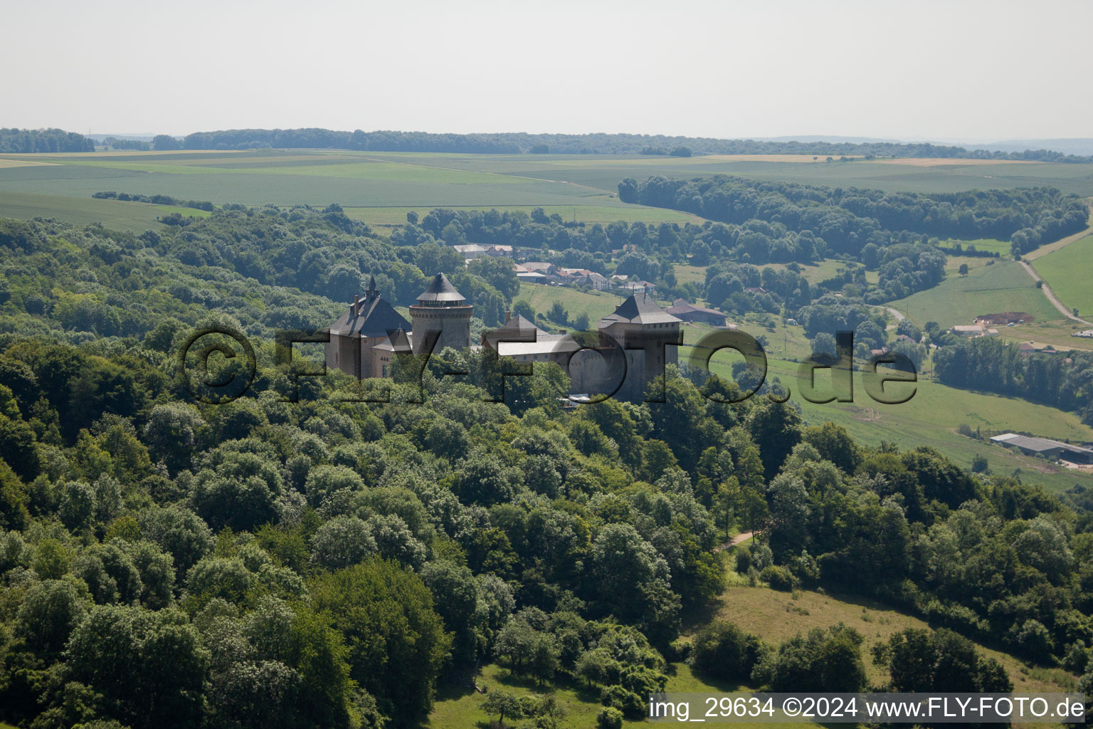 Photographie aérienne de Château Mensberg à Manderen dans le département Moselle, France