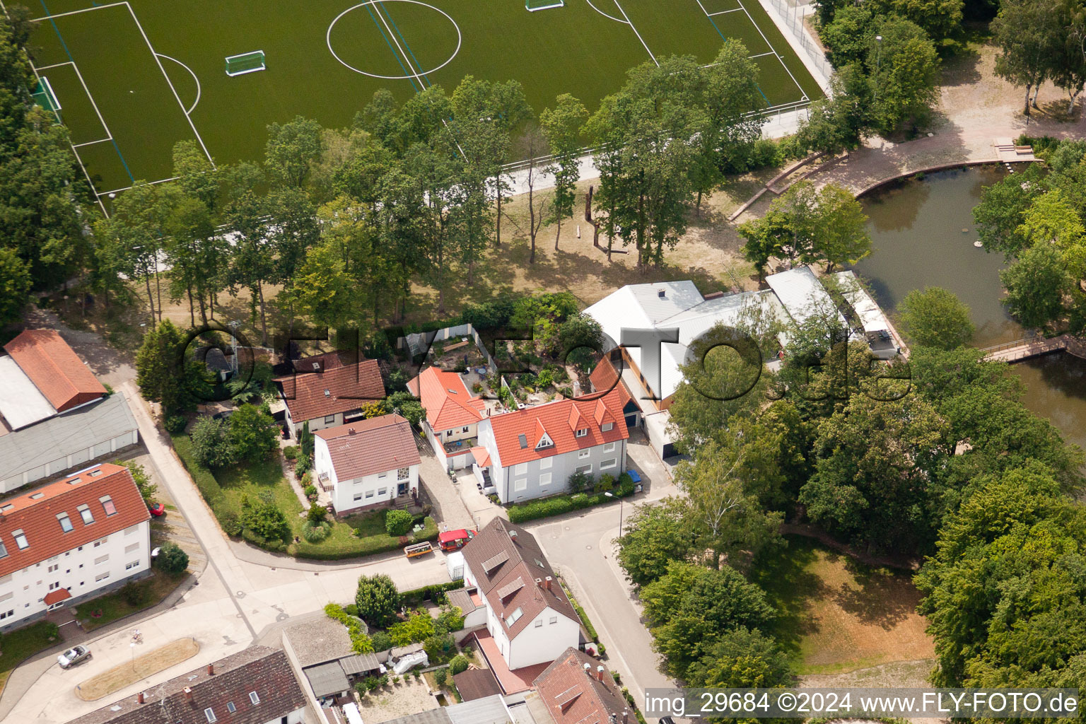 Elsässerstr à Kandel dans le département Rhénanie-Palatinat, Allemagne du point de vue du drone