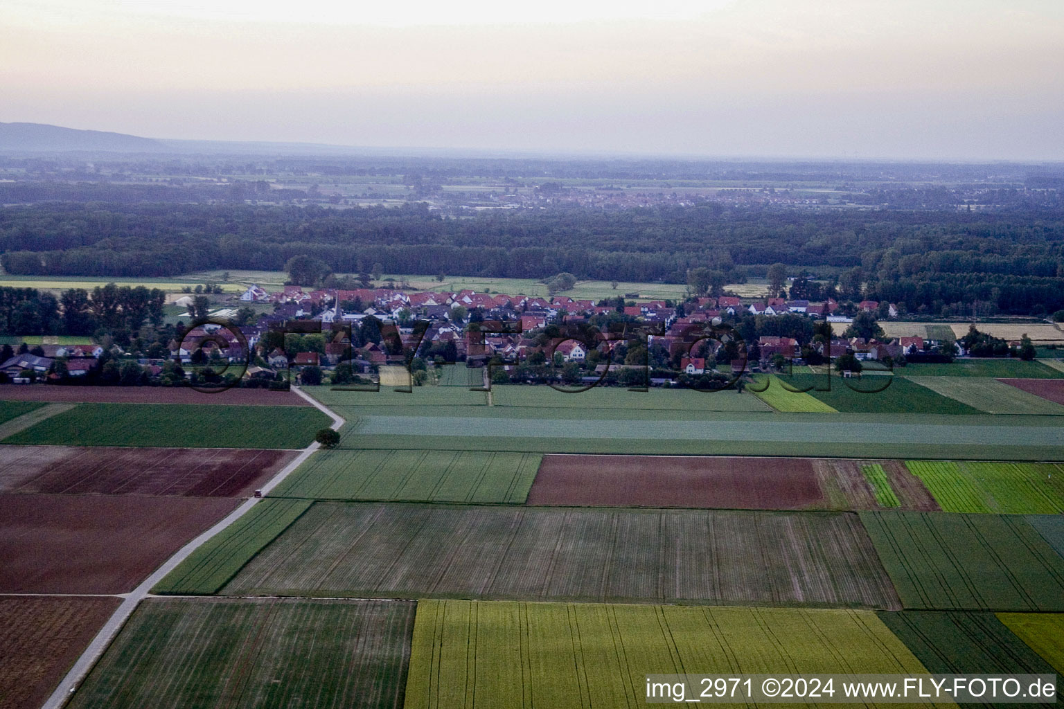 Enregistrement par drone de Knittelsheim dans le département Rhénanie-Palatinat, Allemagne