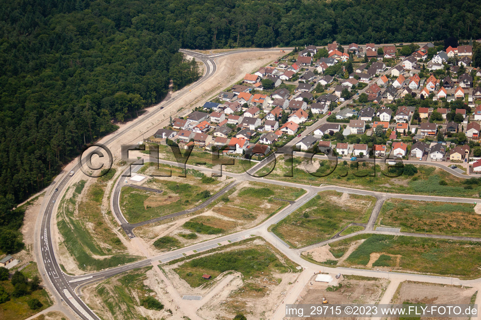 Nouvelle zone de développement ouest à Jockgrim dans le département Rhénanie-Palatinat, Allemagne vue du ciel