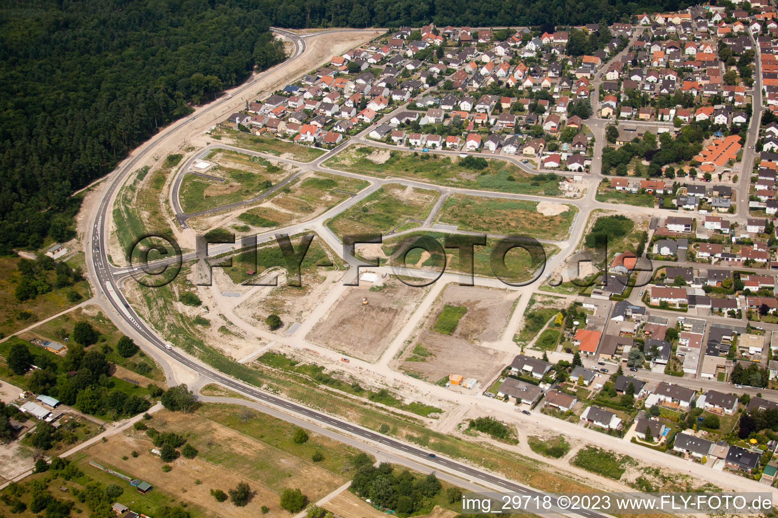 Nouvelle zone de développement ouest à Jockgrim dans le département Rhénanie-Palatinat, Allemagne du point de vue du drone