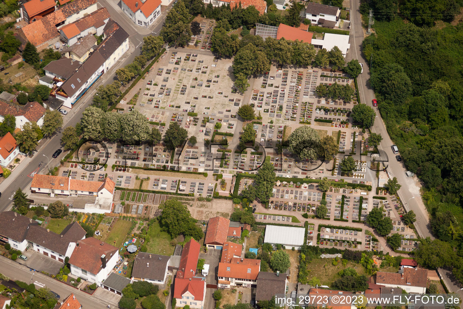 Vue aérienne de Cimetière à Jockgrim dans le département Rhénanie-Palatinat, Allemagne