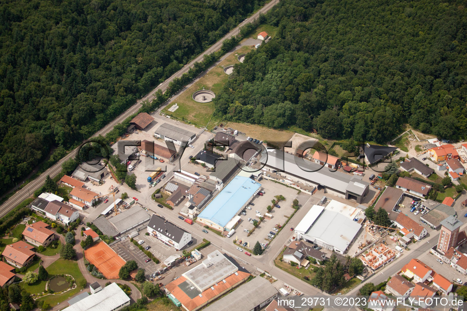 Vue aérienne de À la station d'épuration à Jockgrim dans le département Rhénanie-Palatinat, Allemagne