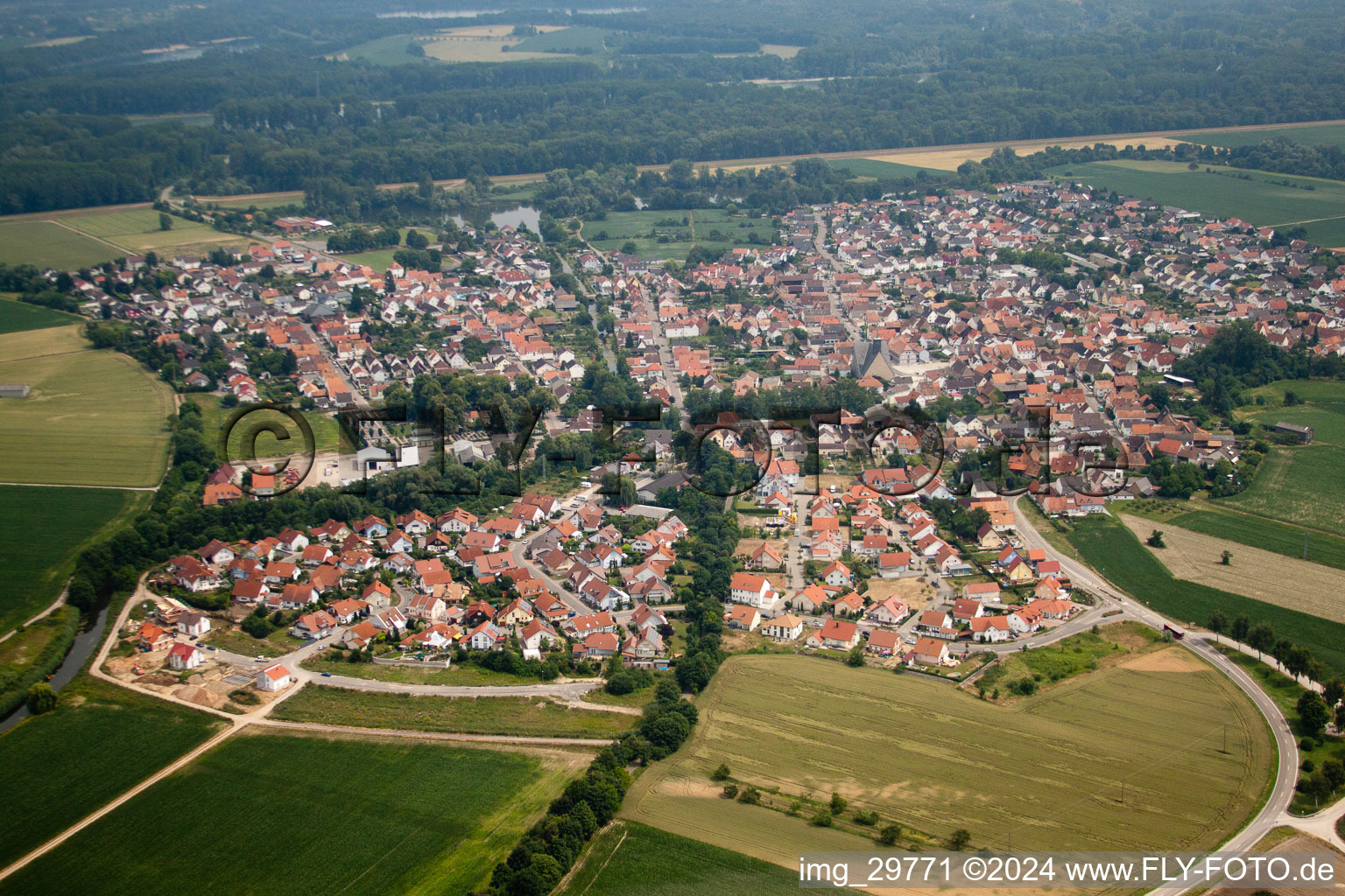 Leimersheim dans le département Rhénanie-Palatinat, Allemagne vue d'en haut