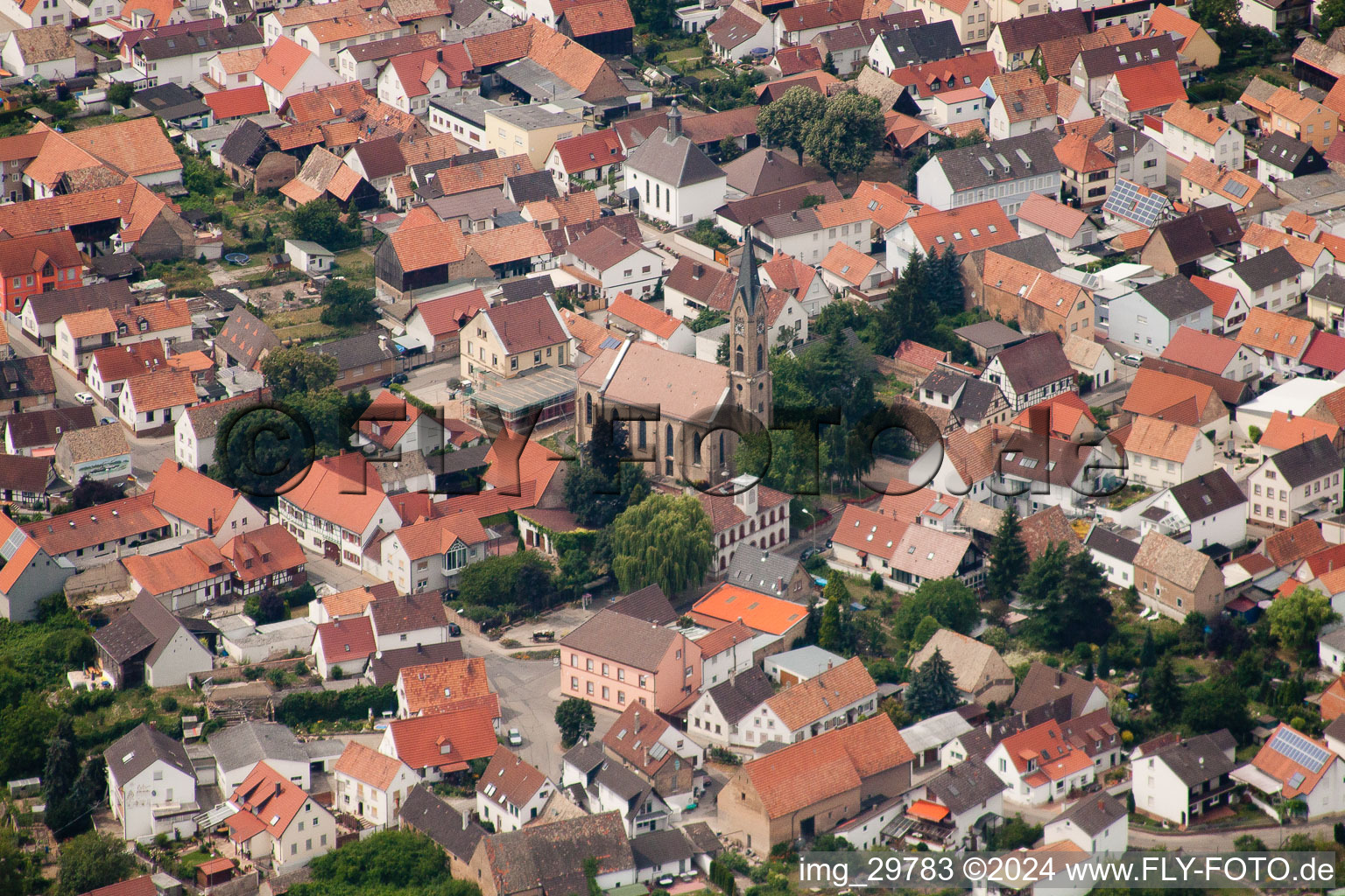 Vue aérienne de Église à le quartier Sondernheim in Germersheim dans le département Rhénanie-Palatinat, Allemagne