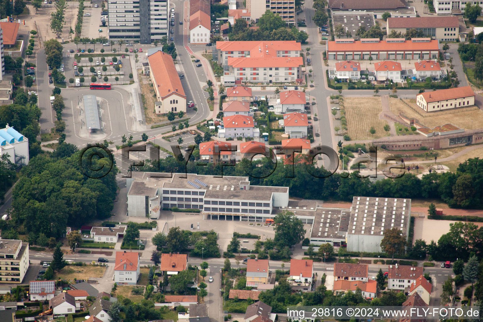 Germersheim dans le département Rhénanie-Palatinat, Allemagne vue du ciel