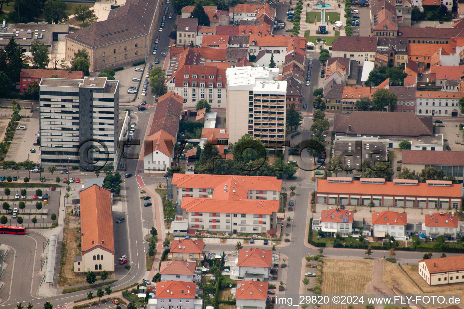 Germersheim dans le département Rhénanie-Palatinat, Allemagne du point de vue du drone